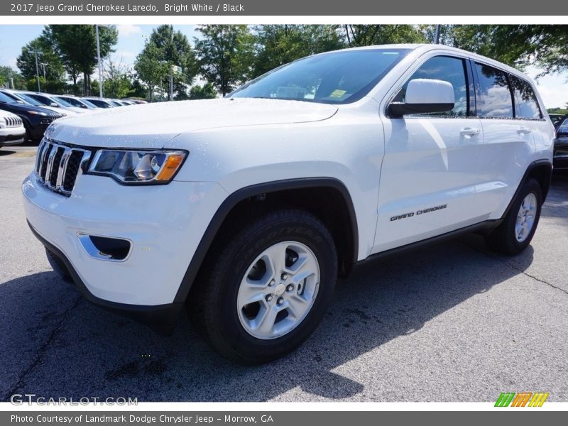 Bright White / Black 2017 Jeep Grand Cherokee Laredo