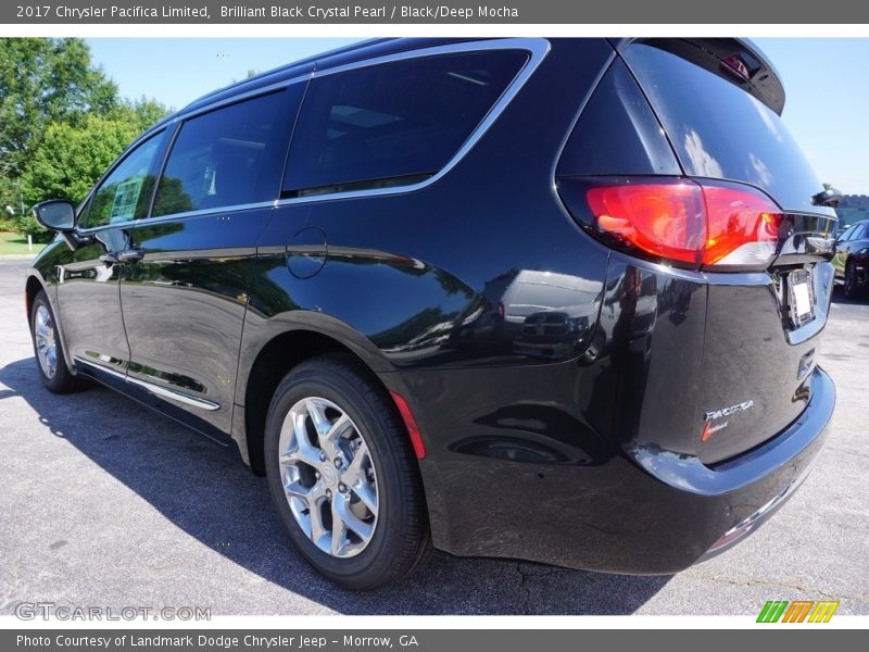 Brilliant Black Crystal Pearl / Black/Deep Mocha 2017 Chrysler Pacifica Limited