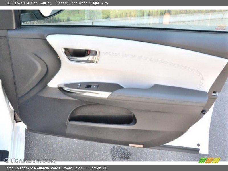 Blizzard Pearl White / Light Gray 2017 Toyota Avalon Touring