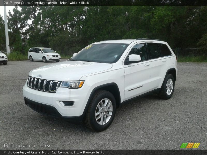 Bright White / Black 2017 Jeep Grand Cherokee Laredo