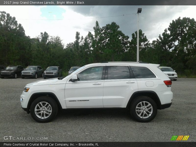 Bright White / Black 2017 Jeep Grand Cherokee Laredo