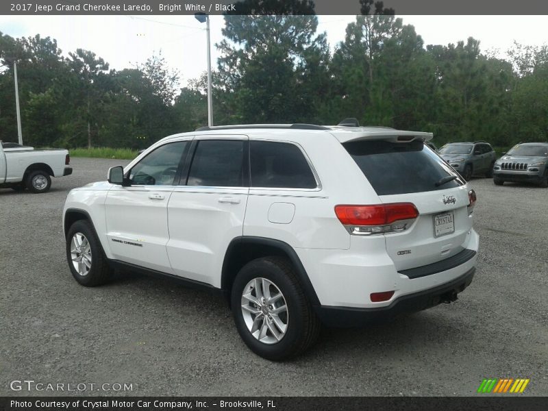 Bright White / Black 2017 Jeep Grand Cherokee Laredo