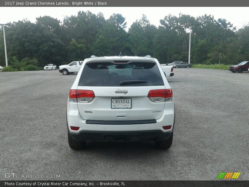 Bright White / Black 2017 Jeep Grand Cherokee Laredo