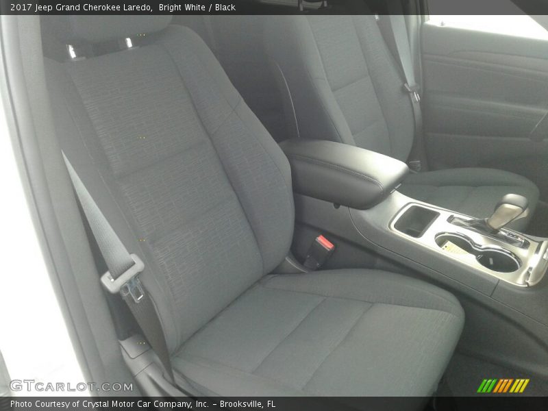 Bright White / Black 2017 Jeep Grand Cherokee Laredo