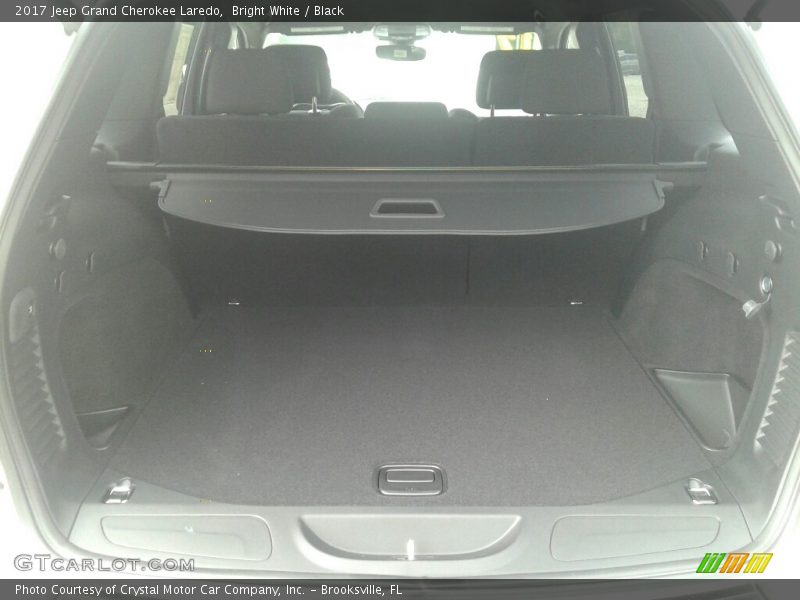 Bright White / Black 2017 Jeep Grand Cherokee Laredo