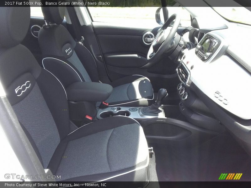 Bianco Gelato (White) / Nero (Black) 2017 Fiat 500X Pop