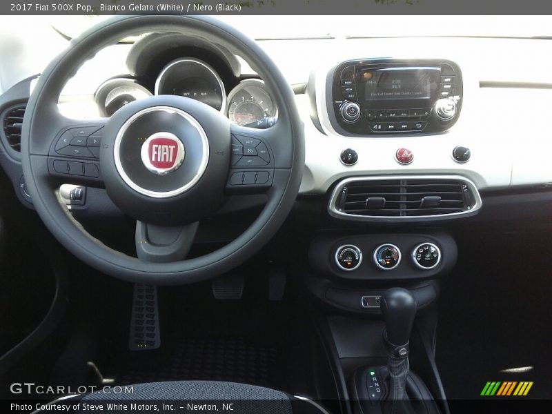 Bianco Gelato (White) / Nero (Black) 2017 Fiat 500X Pop