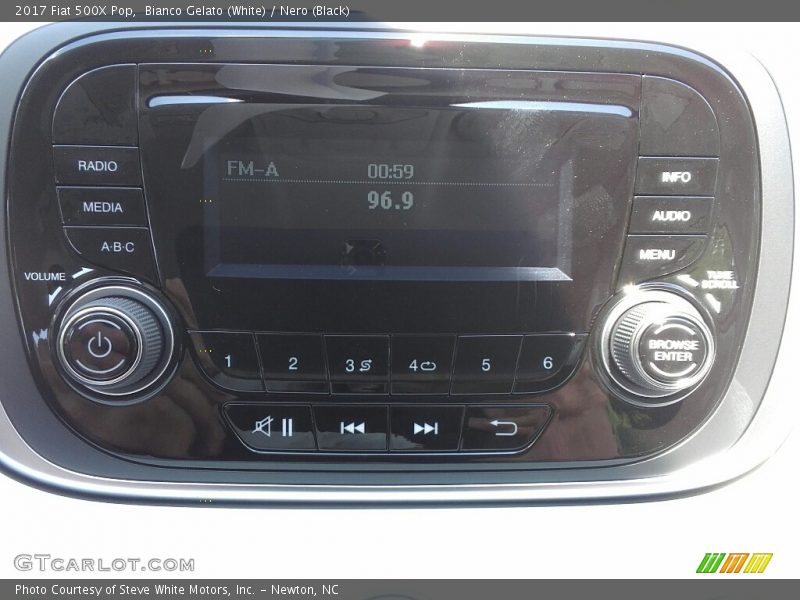 Bianco Gelato (White) / Nero (Black) 2017 Fiat 500X Pop