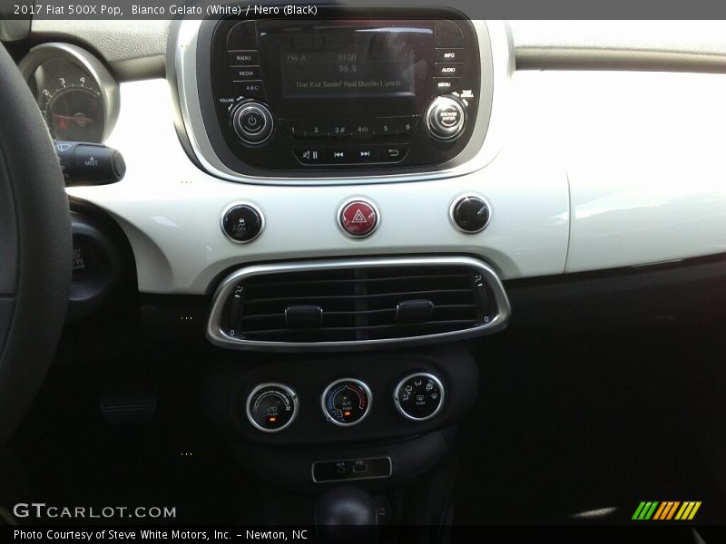 Bianco Gelato (White) / Nero (Black) 2017 Fiat 500X Pop