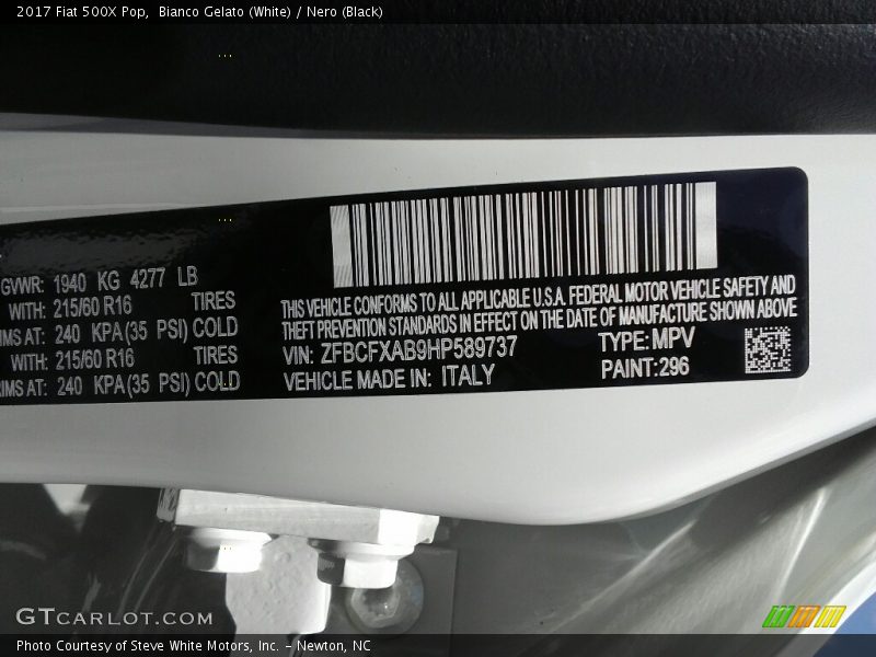 Bianco Gelato (White) / Nero (Black) 2017 Fiat 500X Pop