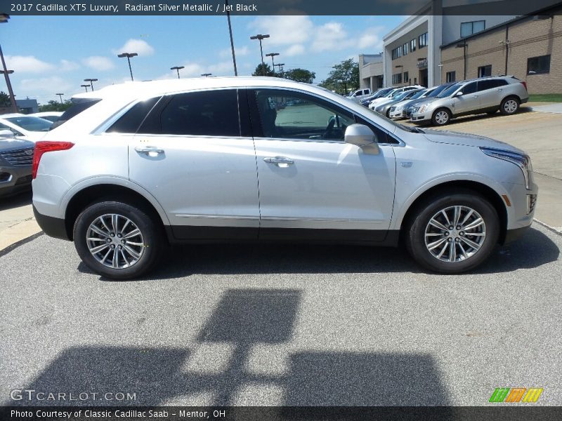 Radiant Silver Metallic / Jet Black 2017 Cadillac XT5 Luxury
