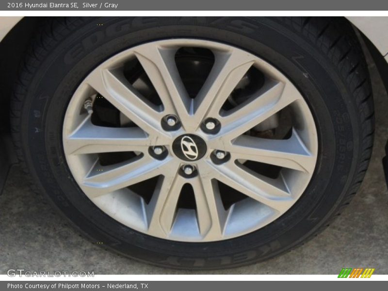 Silver / Gray 2016 Hyundai Elantra SE