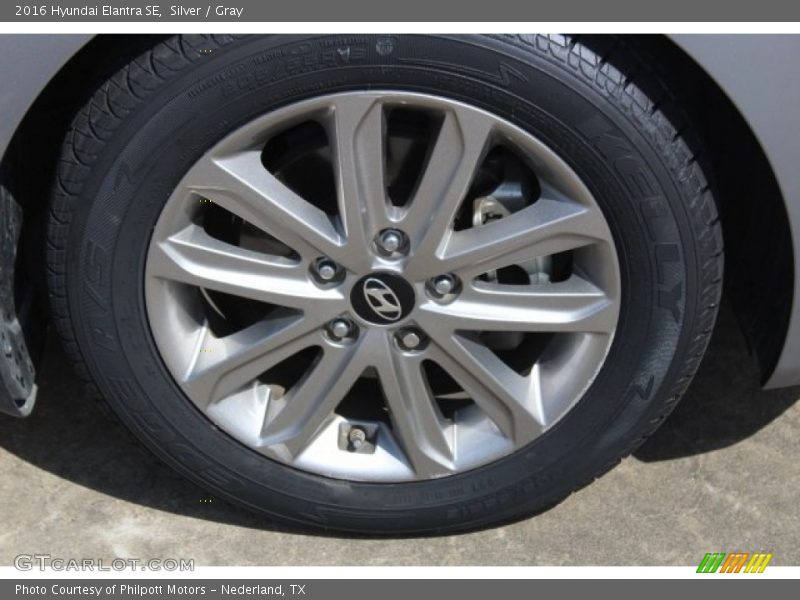 Silver / Gray 2016 Hyundai Elantra SE