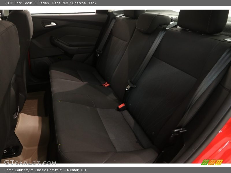 Race Red / Charcoal Black 2016 Ford Focus SE Sedan
