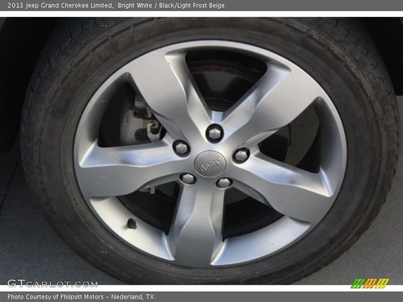 Bright White / Black/Light Frost Beige 2013 Jeep Grand Cherokee Limited