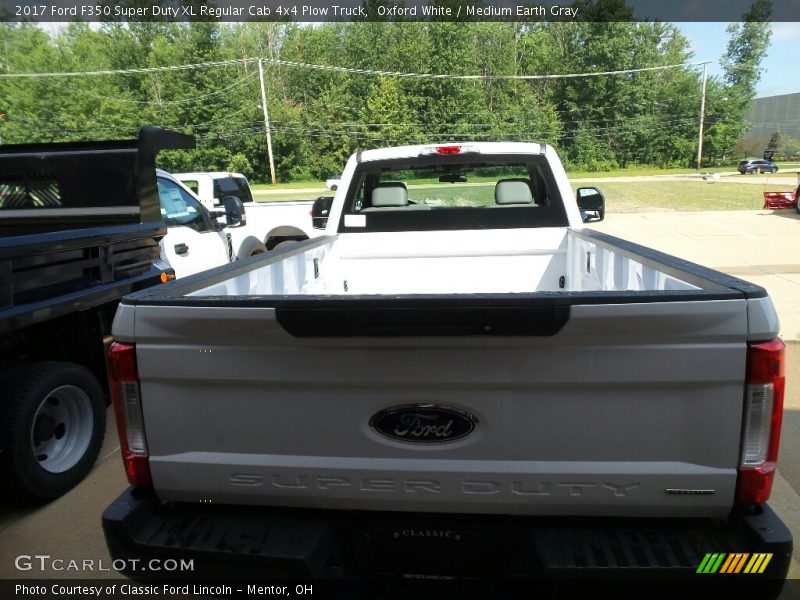 Oxford White / Medium Earth Gray 2017 Ford F350 Super Duty XL Regular Cab 4x4 Plow Truck