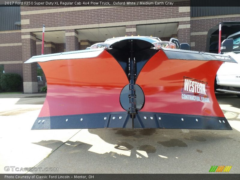 Oxford White / Medium Earth Gray 2017 Ford F350 Super Duty XL Regular Cab 4x4 Plow Truck