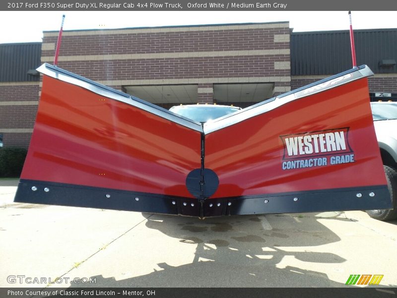 Oxford White / Medium Earth Gray 2017 Ford F350 Super Duty XL Regular Cab 4x4 Plow Truck