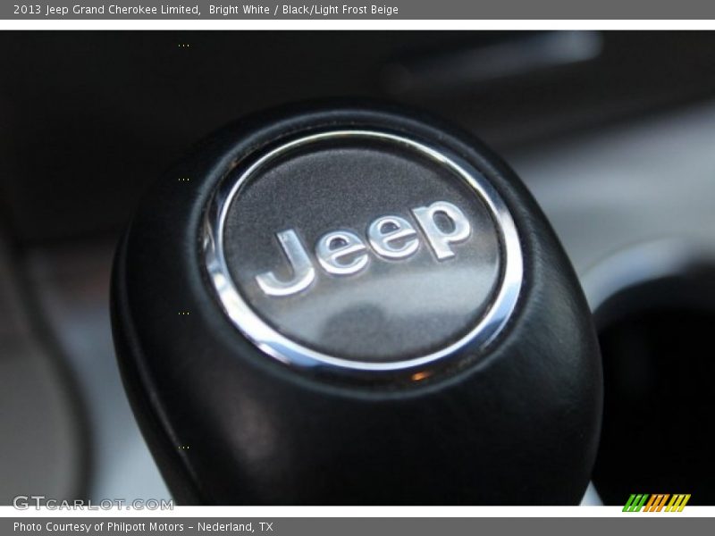 Bright White / Black/Light Frost Beige 2013 Jeep Grand Cherokee Limited