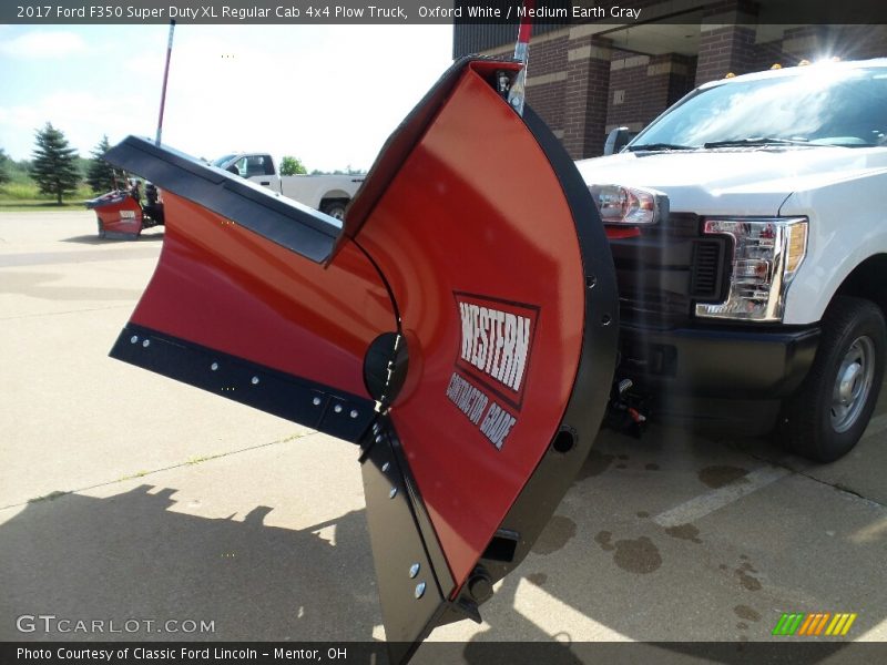 Oxford White / Medium Earth Gray 2017 Ford F350 Super Duty XL Regular Cab 4x4 Plow Truck