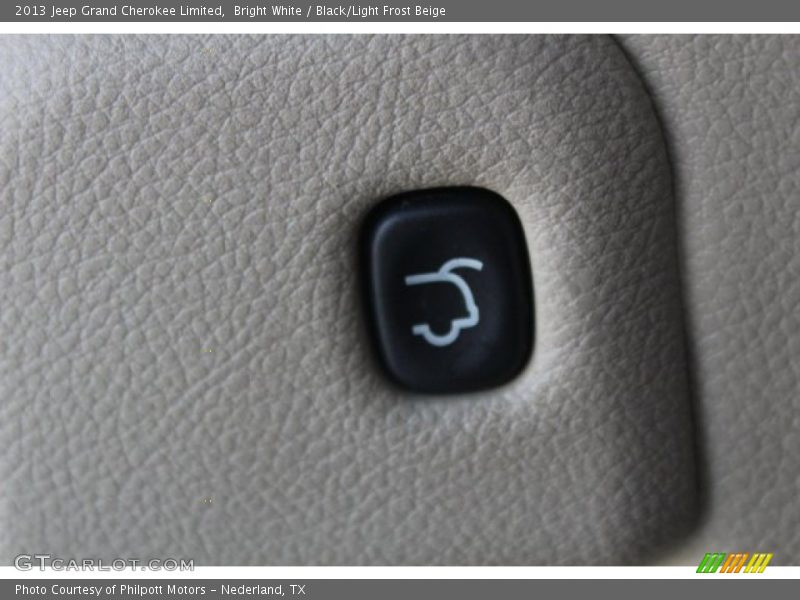 Bright White / Black/Light Frost Beige 2013 Jeep Grand Cherokee Limited