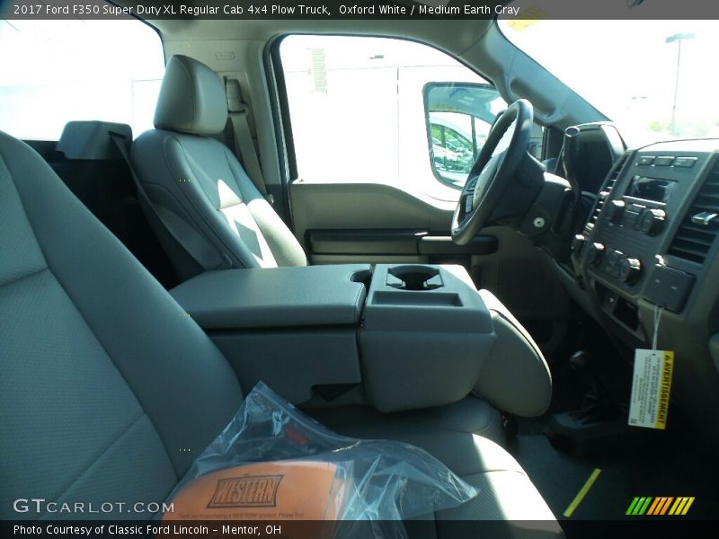 Oxford White / Medium Earth Gray 2017 Ford F350 Super Duty XL Regular Cab 4x4 Plow Truck