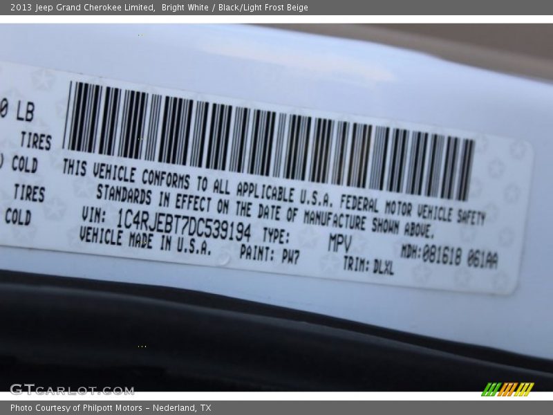 Bright White / Black/Light Frost Beige 2013 Jeep Grand Cherokee Limited