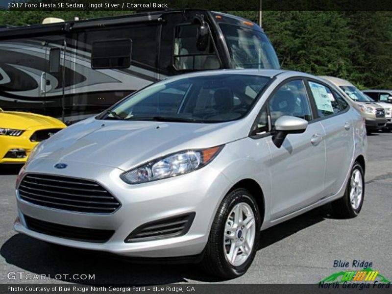 Ingot Silver / Charcoal Black 2017 Ford Fiesta SE Sedan