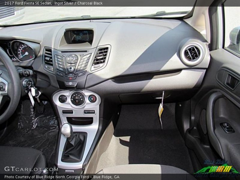 Ingot Silver / Charcoal Black 2017 Ford Fiesta SE Sedan