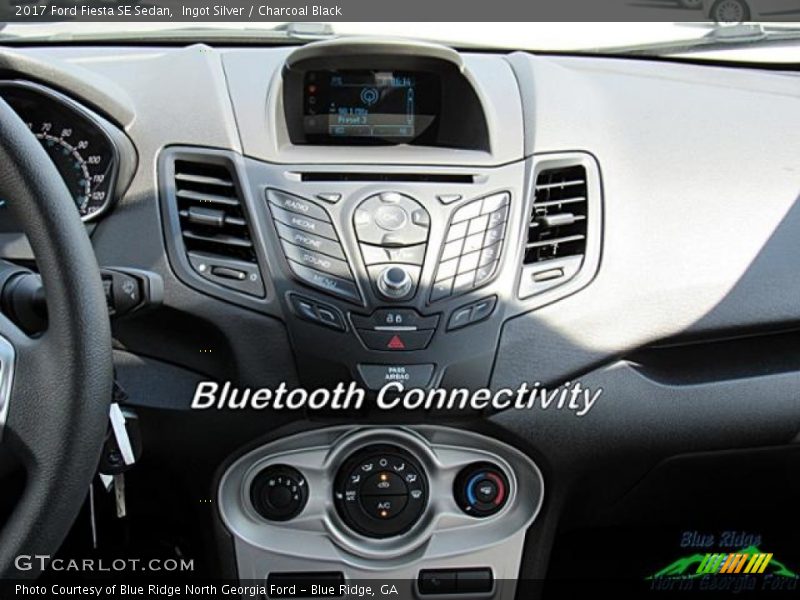 Ingot Silver / Charcoal Black 2017 Ford Fiesta SE Sedan