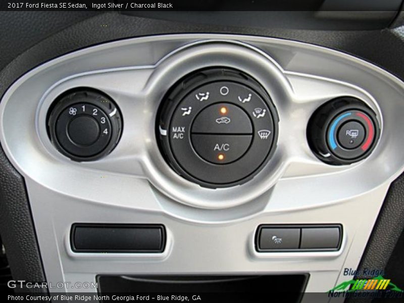 Ingot Silver / Charcoal Black 2017 Ford Fiesta SE Sedan