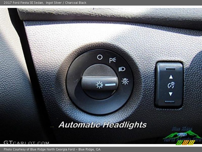 Ingot Silver / Charcoal Black 2017 Ford Fiesta SE Sedan