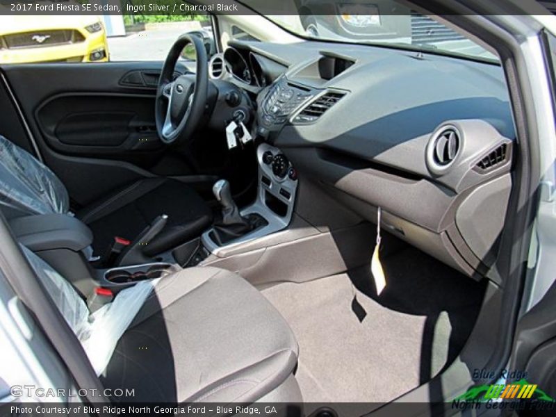 Ingot Silver / Charcoal Black 2017 Ford Fiesta SE Sedan