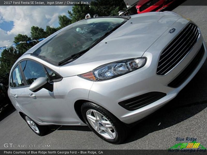 Ingot Silver / Charcoal Black 2017 Ford Fiesta SE Sedan