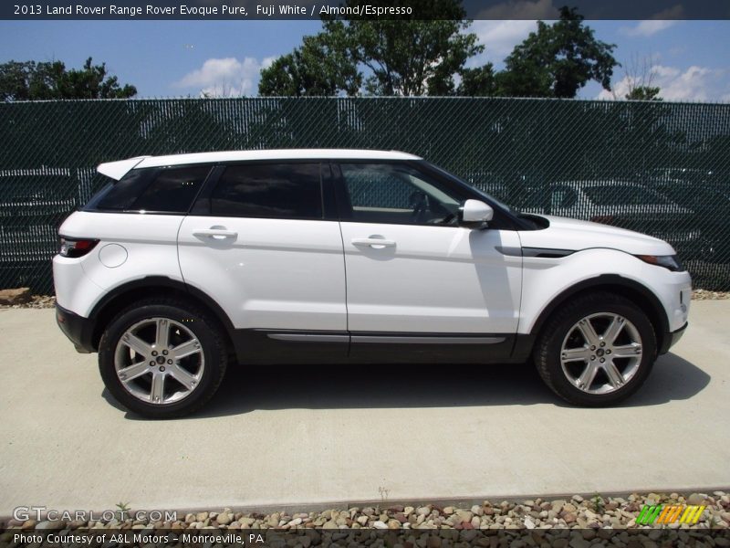 Fuji White / Almond/Espresso 2013 Land Rover Range Rover Evoque Pure