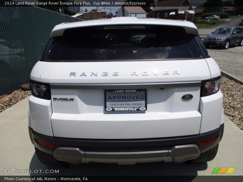 Fuji White / Almond/Espresso 2014 Land Rover Range Rover Evoque Pure Plus
