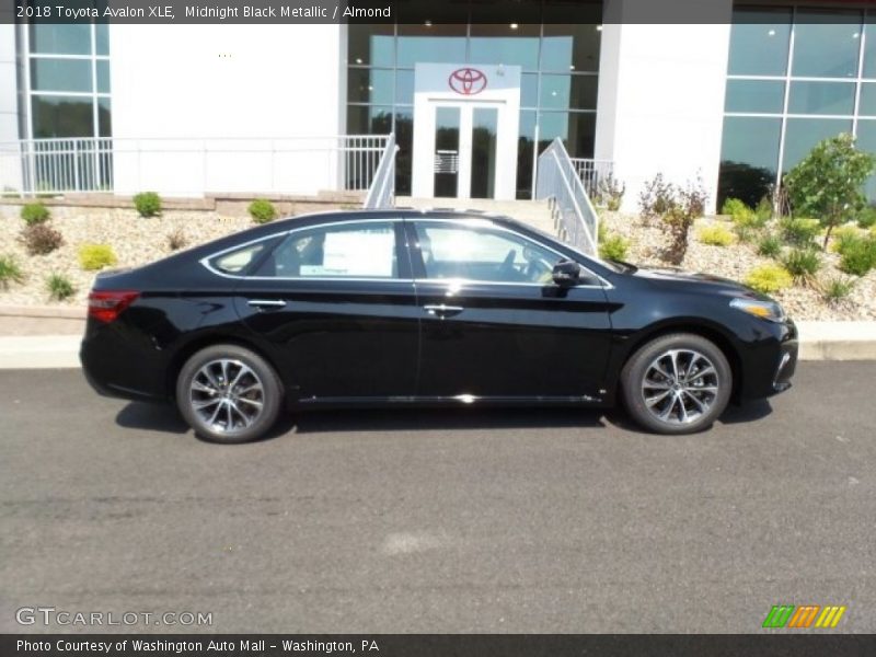 Midnight Black Metallic / Almond 2018 Toyota Avalon XLE