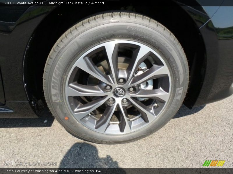 Midnight Black Metallic / Almond 2018 Toyota Avalon XLE