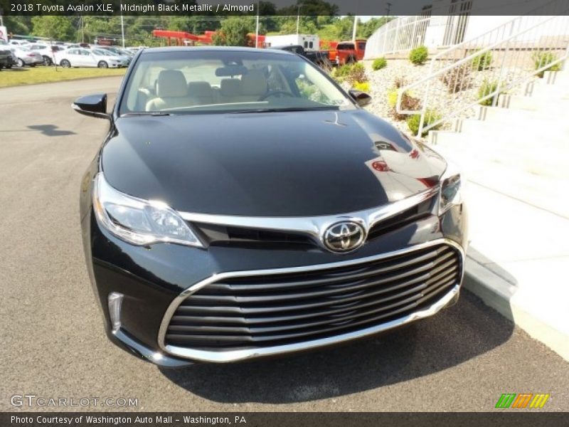 Midnight Black Metallic / Almond 2018 Toyota Avalon XLE