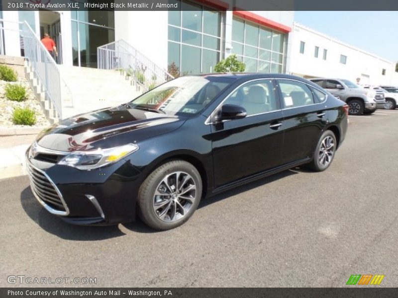 Front 3/4 View of 2018 Avalon XLE