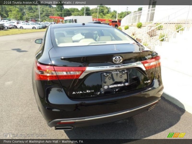 Midnight Black Metallic / Almond 2018 Toyota Avalon XLE