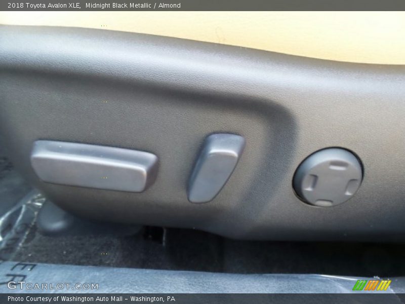Midnight Black Metallic / Almond 2018 Toyota Avalon XLE