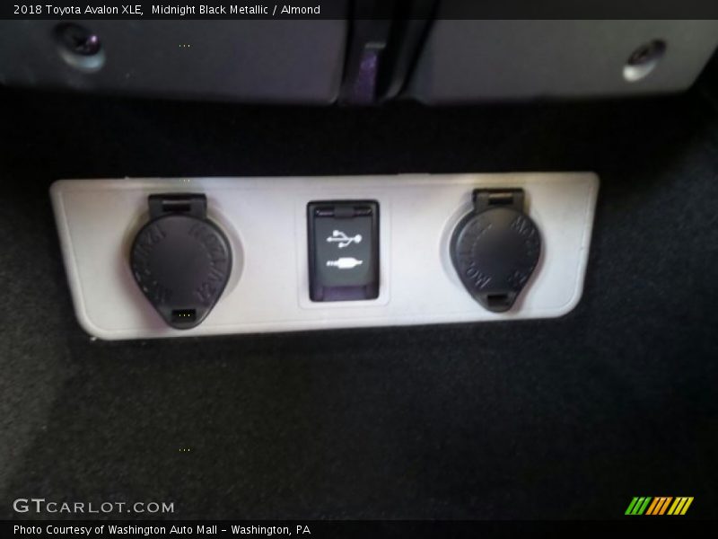 Midnight Black Metallic / Almond 2018 Toyota Avalon XLE