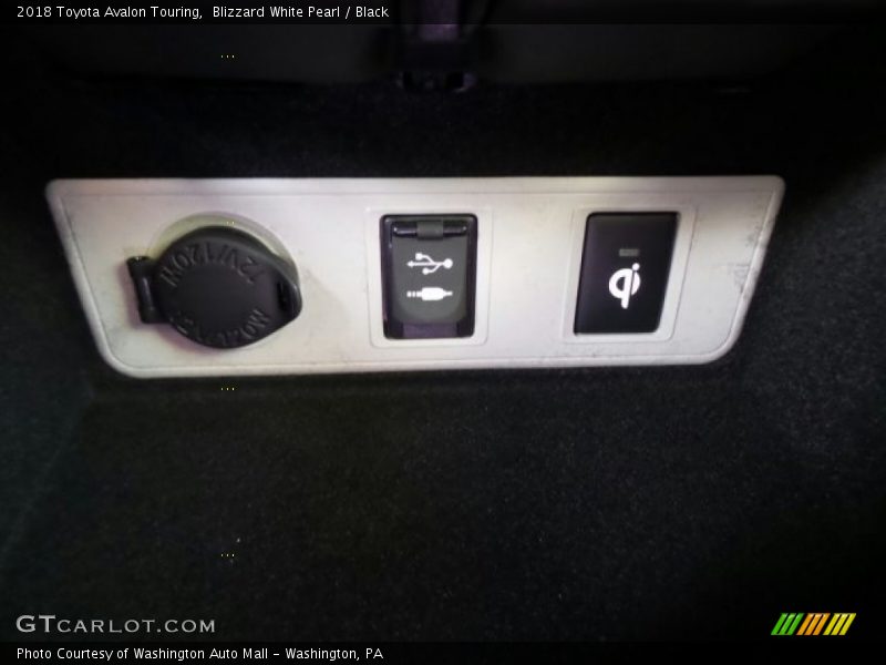 Blizzard White Pearl / Black 2018 Toyota Avalon Touring