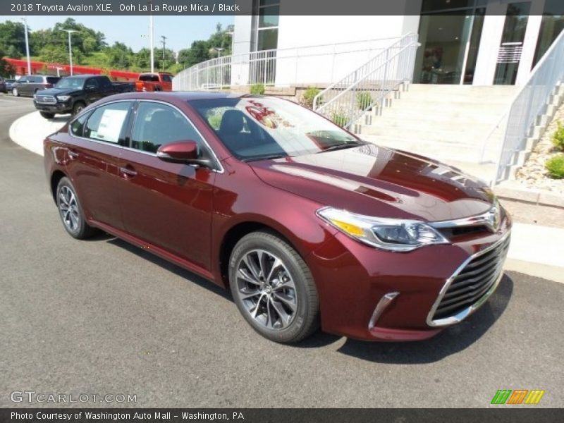 Front 3/4 View of 2018 Avalon XLE