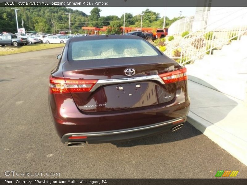Sizzling Crimson Mica / Almond 2018 Toyota Avalon XLE