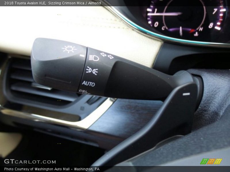 Sizzling Crimson Mica / Almond 2018 Toyota Avalon XLE