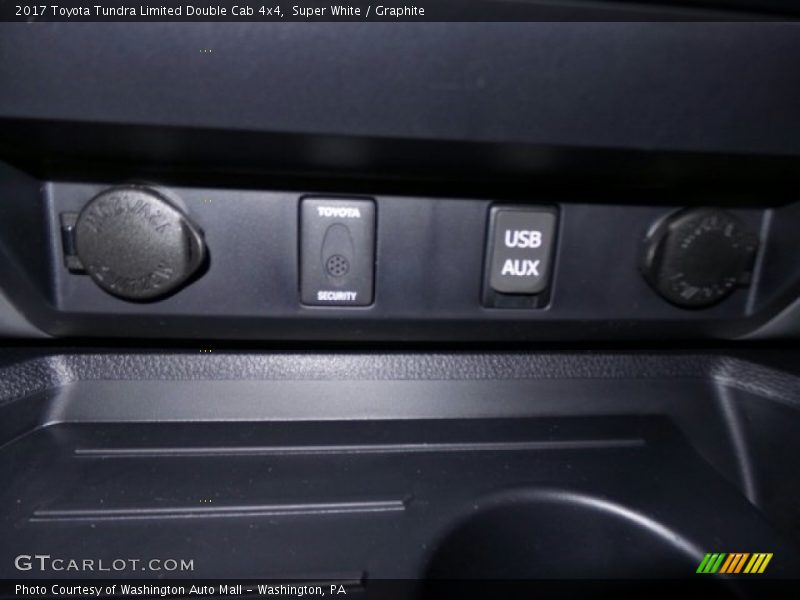 Super White / Graphite 2017 Toyota Tundra Limited Double Cab 4x4