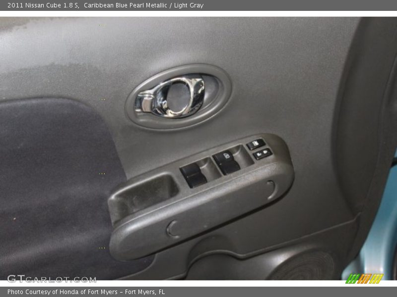 Caribbean Blue Pearl Metallic / Light Gray 2011 Nissan Cube 1.8 S