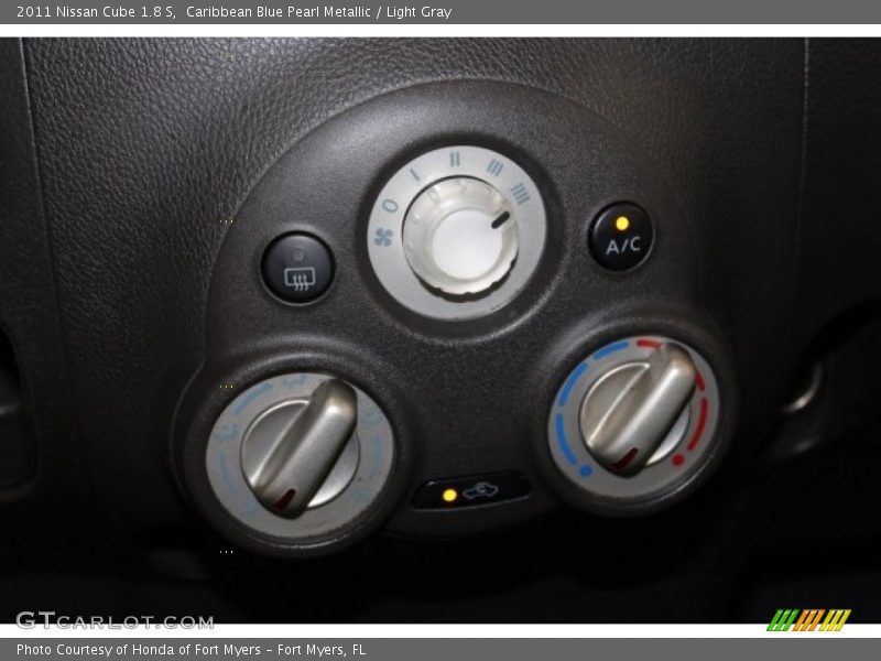 Caribbean Blue Pearl Metallic / Light Gray 2011 Nissan Cube 1.8 S